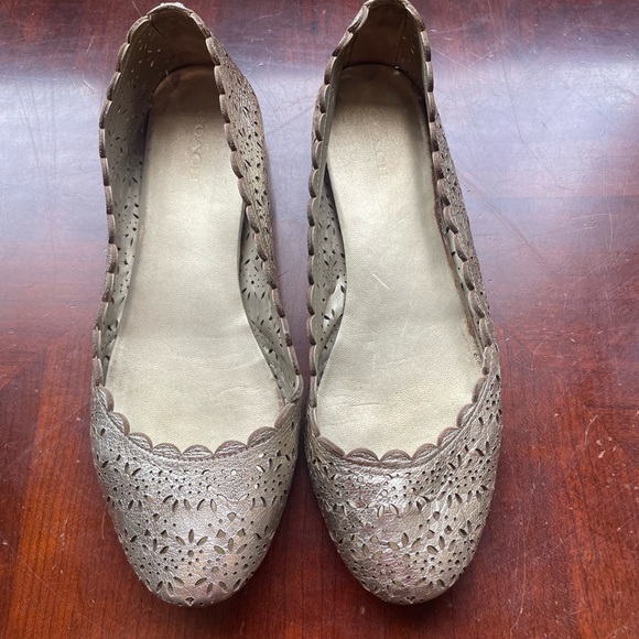 COACH Carsin Metallic Leather Gold Eyelet Perforated Flats Size 8 - Picture 3 of 9